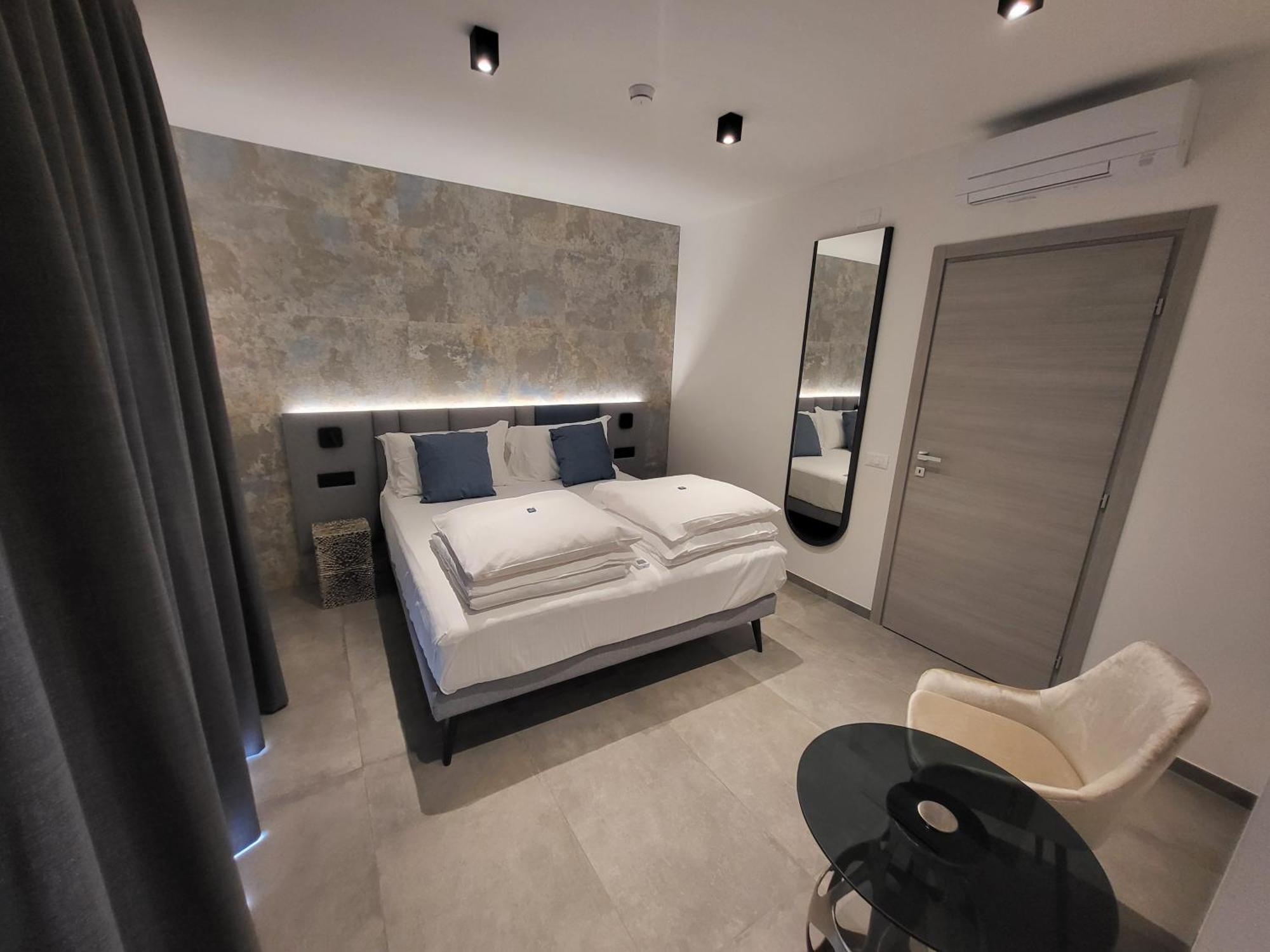 Attilio High Living Suites - Adults Only Torri Del Benaco Pokoj fotografie
