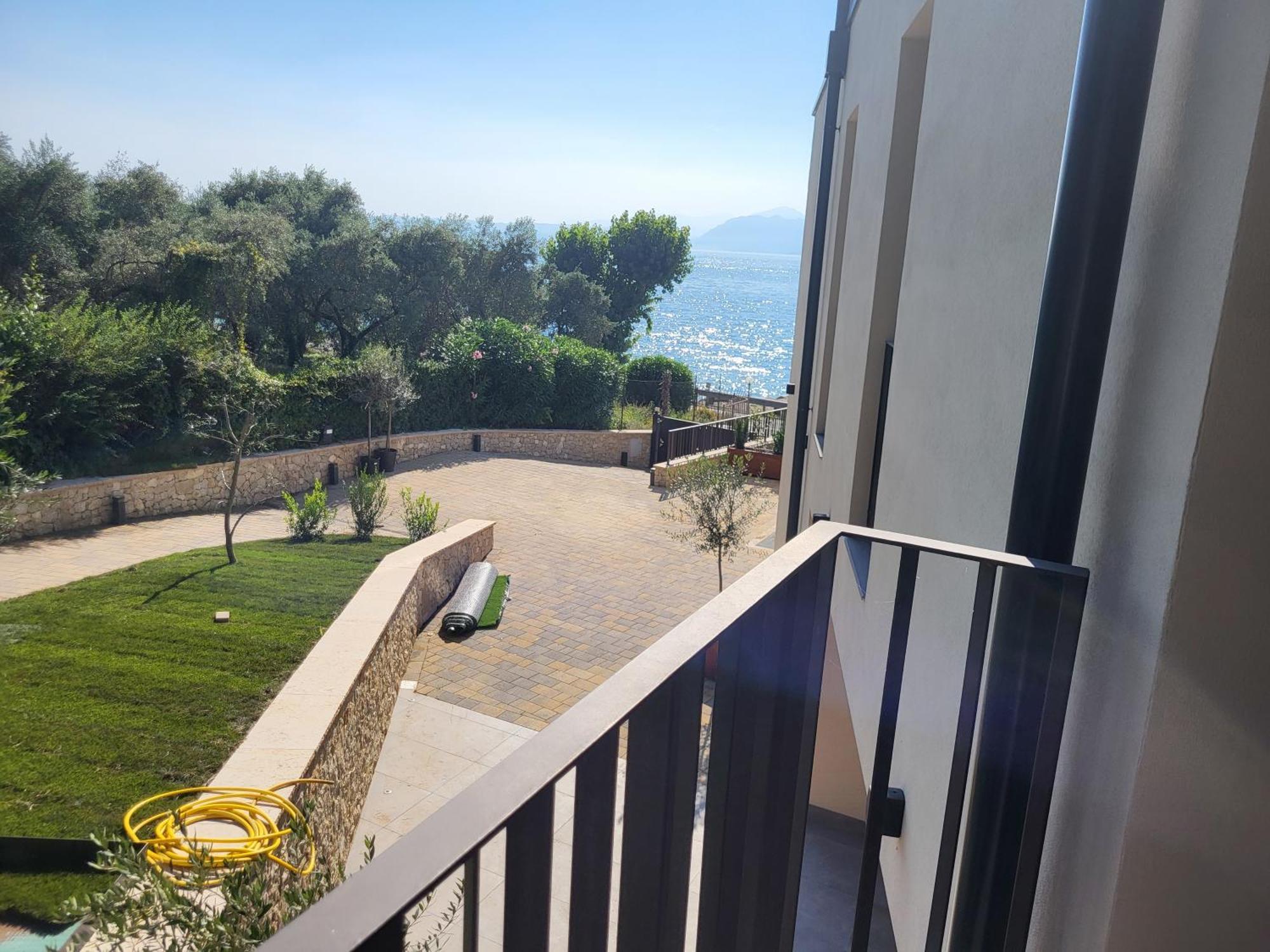 Attilio High Living Suites - Adults Only Torri Del Benaco Exteriér fotografie