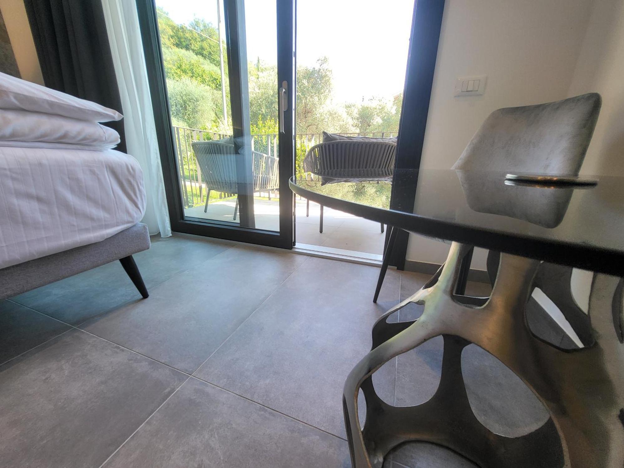 Attilio High Living Suites - Adults Only Torri Del Benaco Pokoj fotografie
