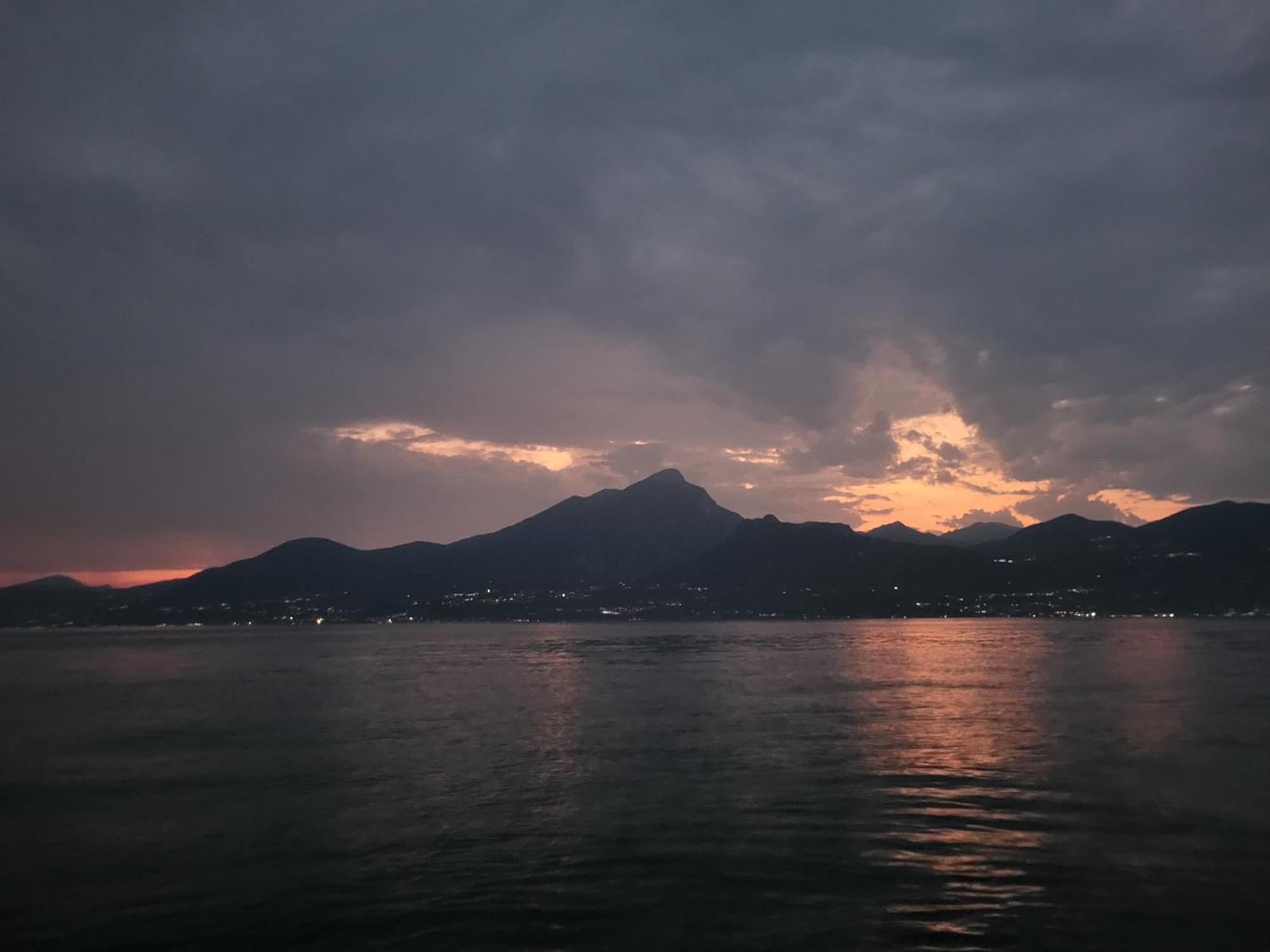 Attilio High Living Suites - Adults Only Torri Del Benaco Pokoj fotografie