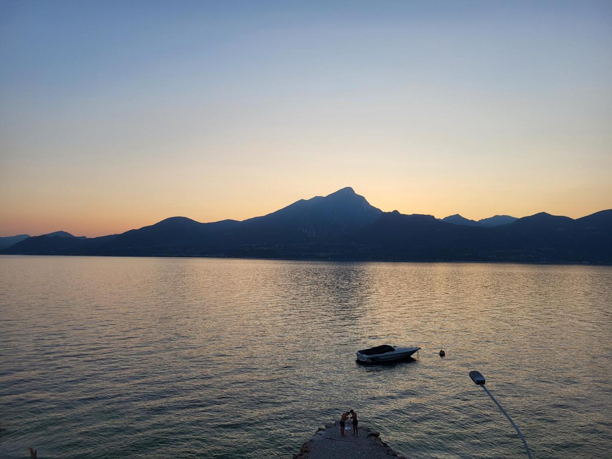 Attilio High Living Suites - Adults Only Torri Del Benaco Pokoj fotografie