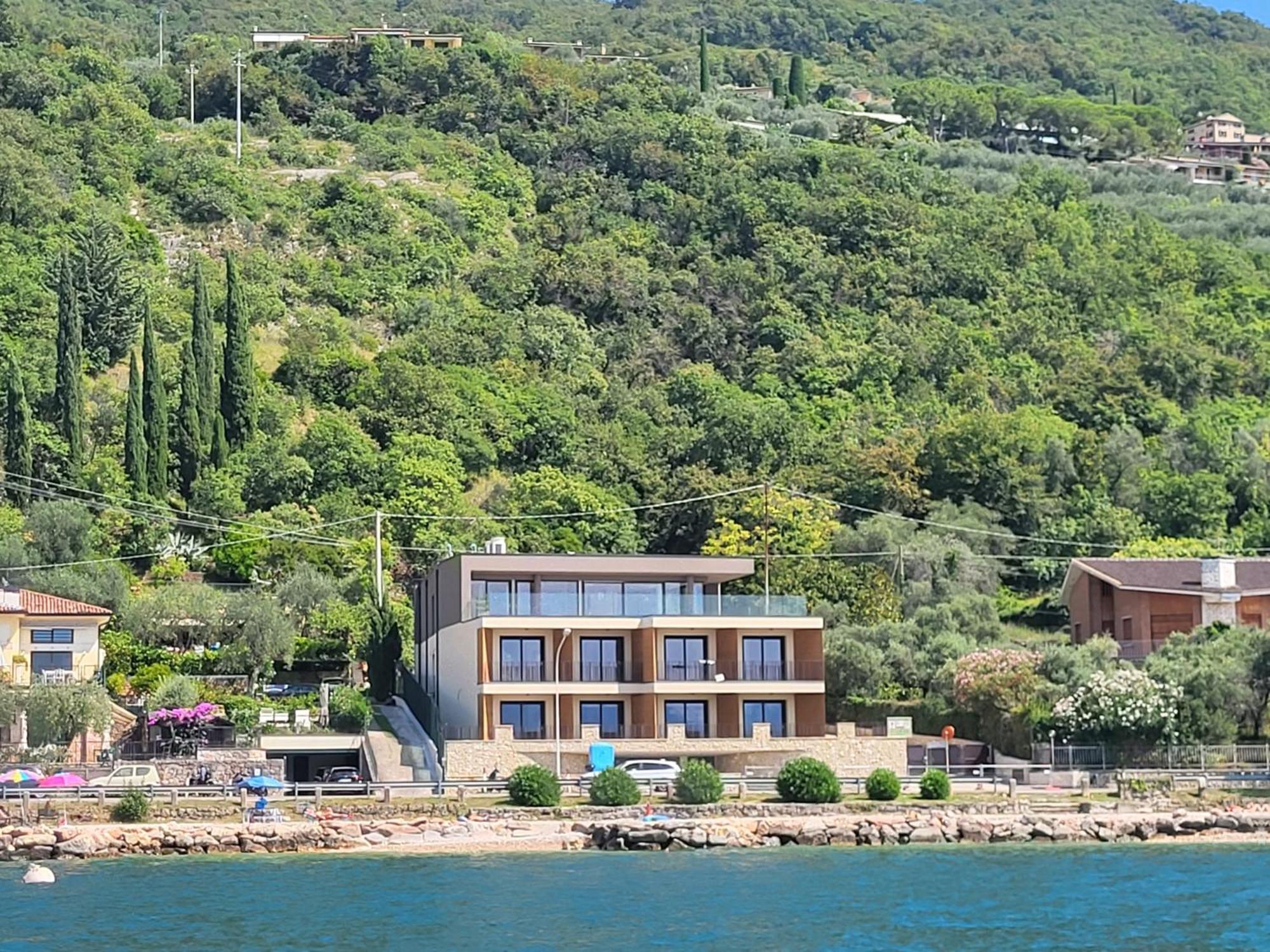 Attilio High Living Suites - Adults Only Torri Del Benaco Exteriér fotografie
